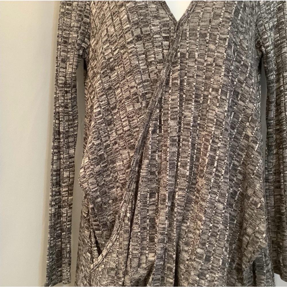 Line Up Top Women’s Size Small Knit Cross Over Grey - Picture 3 of 14